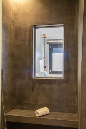 Interior - George and Joanna Suites (Santorini)