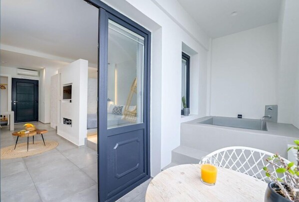 Interior - George and Joanna Suites (Santorini)