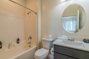 Apartment | Bathroom - Lotus 3316 (Glendale)