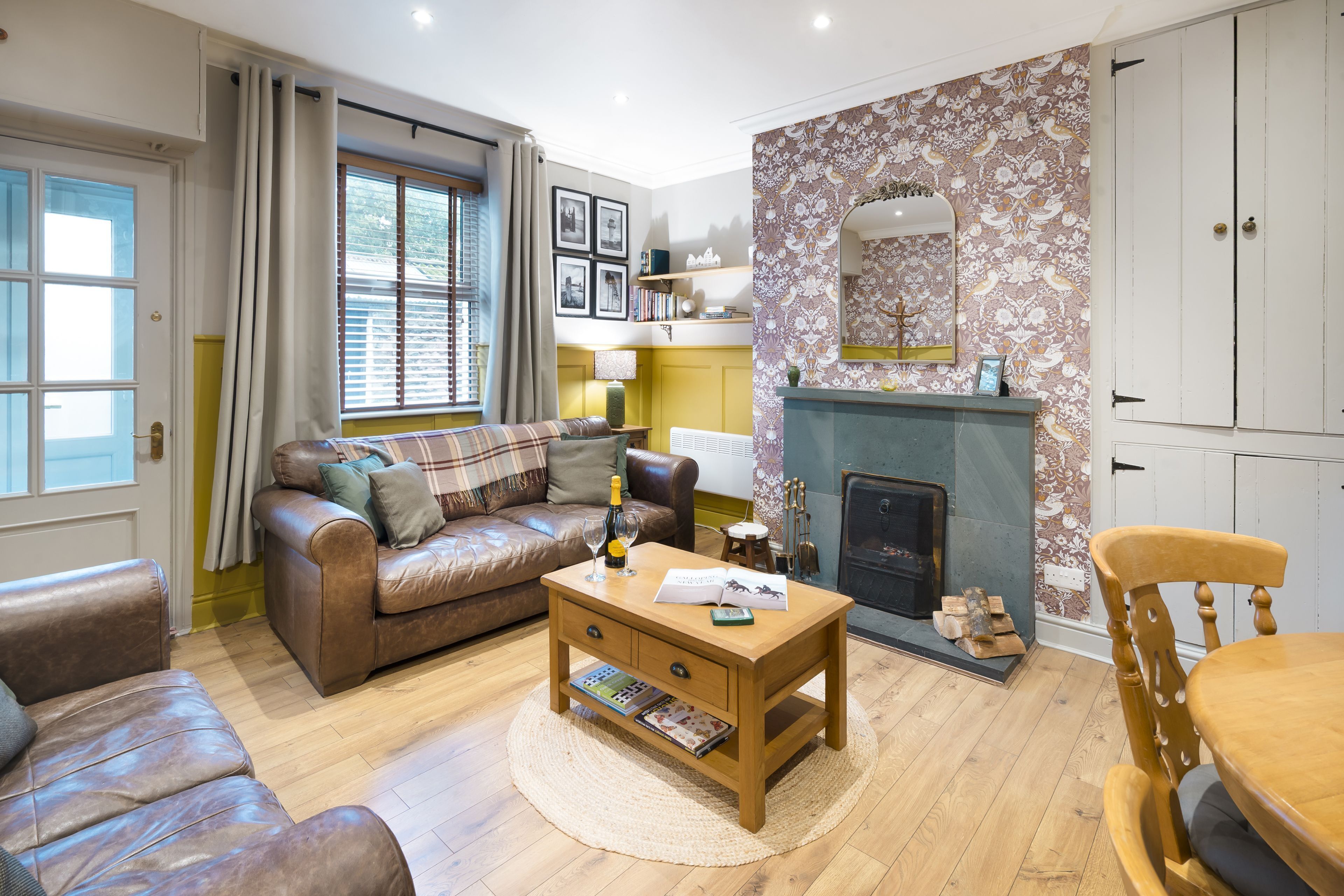 Télévision, cheminée