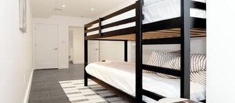 Newly Renovated 2BR w/ Backyard