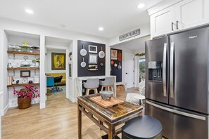 Interior - Private Bonita Retreat Pet Friendly 5/3 w/ Yard • Near Downtown, Beaches & Golf (Bonita)