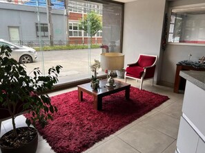 المنشأة من الداخل