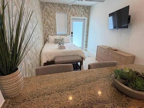 WiFi - Cozy Studio in Boutique Mid-Century Building (Fort Lauderdale)