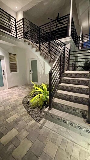 Interior - Cozy Studio in Boutique Mid-Century Building (Fort Lauderdale)