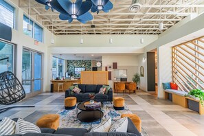 Lobby - Lotus 3206 (Glendale)