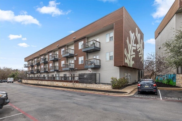 Exterior - 2112 Thornton (Austin)