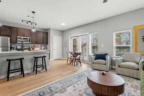 Interior - 2112 Thornton  (Austin)