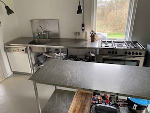 Refrigerador, horno, placa de cocina, lavavajillas