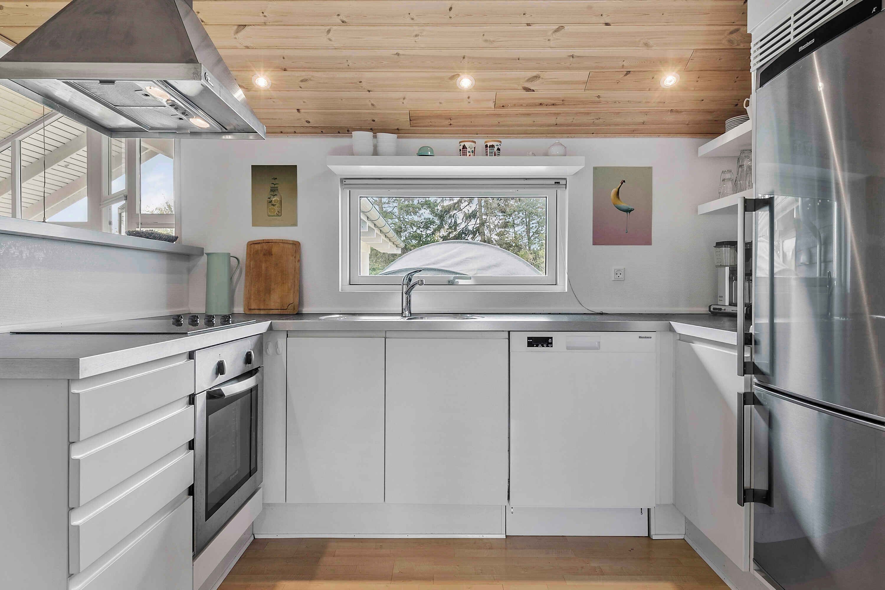 Frigorifero, piano cottura, lavastoviglie, macchina per tè/caffè