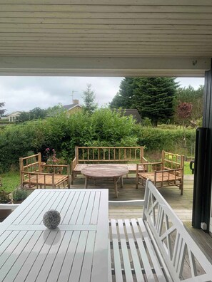 Outdoor dining - Cozy family holiday home with beautiful view (Fårevejle)