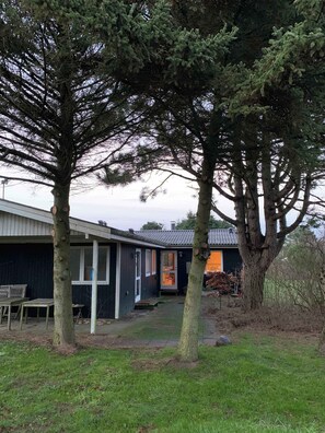 Exterior - Cozy family holiday home with beautiful view (Fårevejle)