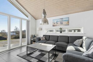 Fireplace, DVD player, stereo