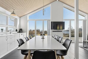 Dining - Sea view spa and space for the whole family (Augustenborg)