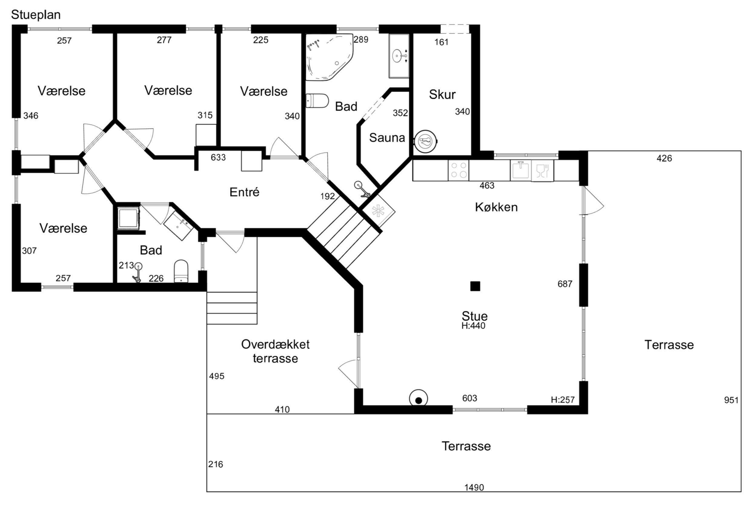 A hotel floor plan with multiple ensuite bathrooms, a sauna, a kitchen, and a terrace.