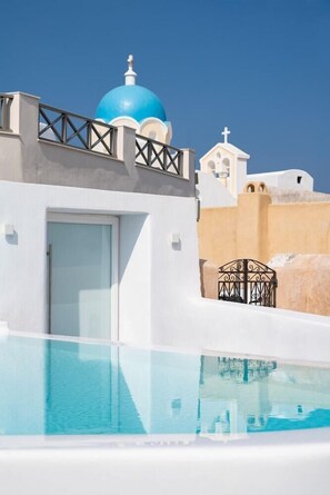A white building with a blue dome and a pool. - White Concept Caves - Adults Only (Santorini)