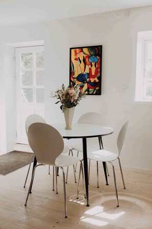 Dining - Idillyc house on horsefarm called Enggaarden (Dronningmølle)