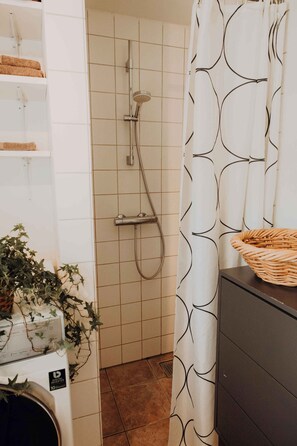 Shower, hair dryer - Idillyc house on horsefarm called Enggaarden (Dronningmølle)
