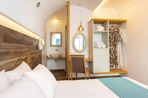 Room - Deluxe Hotel Santorini (Santorini)