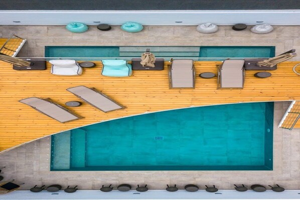 Pool - Deluxe Hotel Santorini (Santorini)