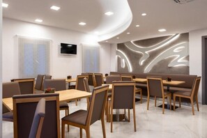 Dining - Deluxe Hotel Santorini (Santorini)