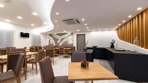 Dining - Deluxe Hotel Santorini (Santorini)