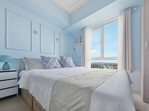 1 bedroom, iron/ironing board, WiFi, bed sheets - Cozy Staycation in Avida Towers Riala, Cebu IT Park - Near Ayala Malls (Cebu City)
