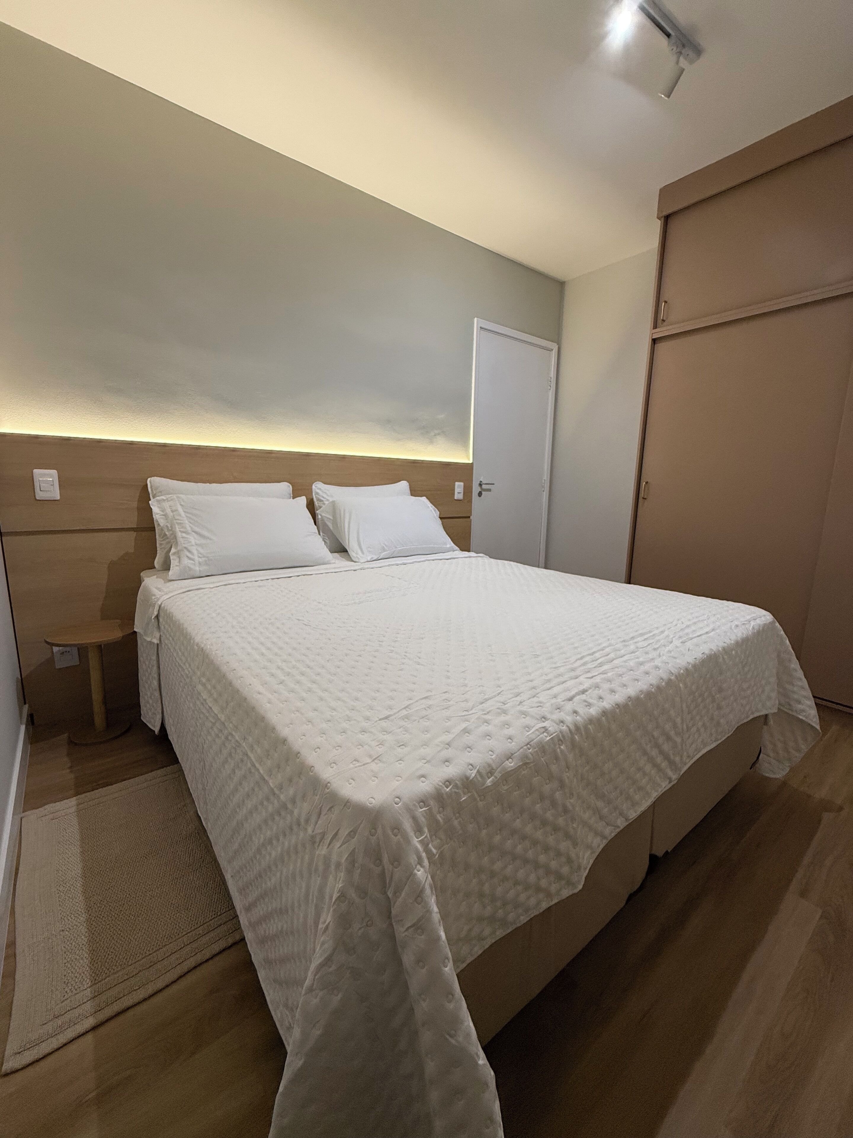 Strykjärn/strykbräda, wi-fi och sängkläder