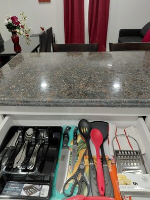 Dining - Modern Comfort 2BA 2BR w/ 3 Beds (Dundas Town)