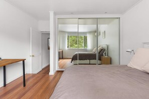 3 bedrooms, desk, iron/ironing board, WiFi - Charming 3 Bed Terrace in Leafy Annandale (Annandale)