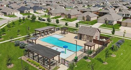 3-bedroom house in wonderful Little Elm with beautiful greenery backyard