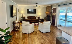 Televisión y chimenea