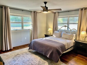 3 habitaciones, tabla de planchar con plancha, wifi y ropa de cama 