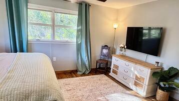 3 chambres, fer et planche à repasser, Wi-Fi, draps fournis