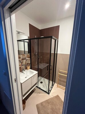 Classic Townhome | Bathroom - Bologna Rooms & Art (Bologna)