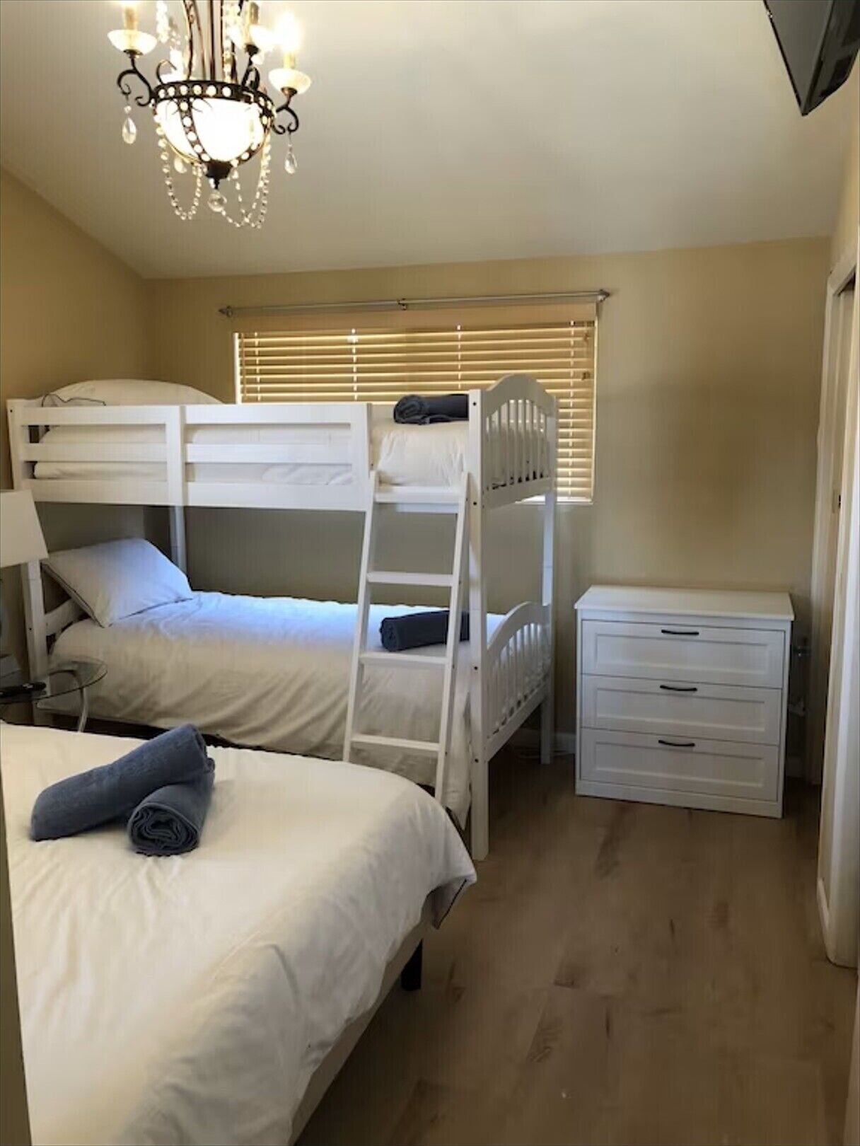 3 bedrooms, iron/ironing board, free WiFi, bed sheets