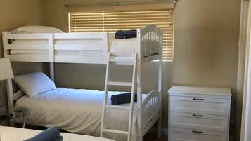 3 bedrooms, iron/ironing board, free WiFi, bed sheets