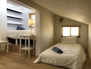 3 makuuhuonetta, silitysrauta/-lauta, ilmainen Wi-Fi, vuodevaatteet