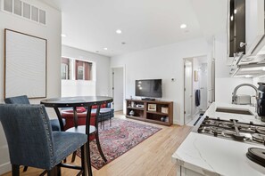 Fridge, microwave, oven, stovetop - Chic Dupont Circle 1BR with laundry/AC/kitchen (Washington)