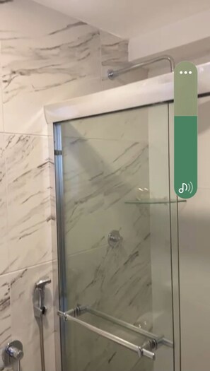 Shower, hair dryer, bidet, towels - Luxury waterfront view (Panama City)