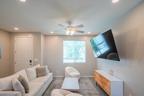 Living area - The One 213 (Glendale)
