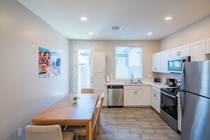 Private kitchen - The One 213 (Glendale)