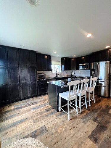 Cozy 2-bedroom house with AC and river view in quiet Milton-Freewater