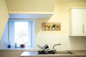 Oven, toaster, cookware/dishes/utensils