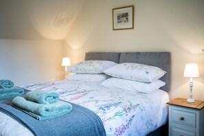 Iron/ironing board, WiFi, bed sheets - Mill Cottage - a tranquil cottage location for 4 guests (Forres)