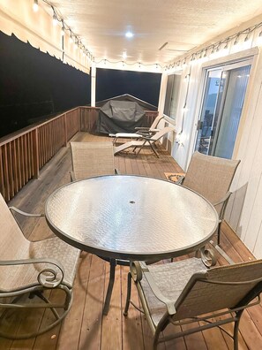 Outdoor dining - Recently Renovated 3 Bedroom house in Groveland with Central Heating and Air (Groveland)