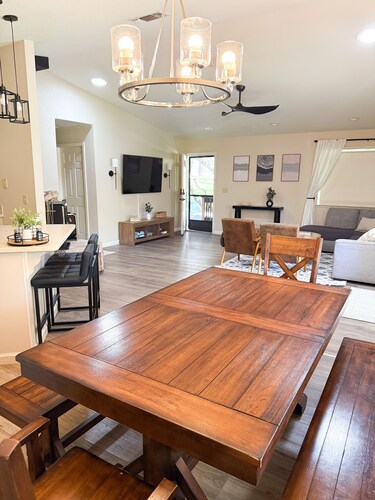 Recently Renovated 3 Bedroom house in Groveland with Central Heating and Air