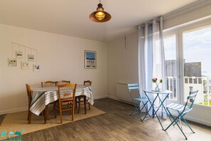 Dining - Sea-view duplex in Erquy harbour | Ref 612 (ERQUY)