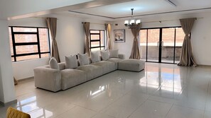 Living area - Holiday Villa Marondera (Marondera)