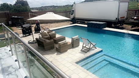 Pool. Holiday Villa Marondera